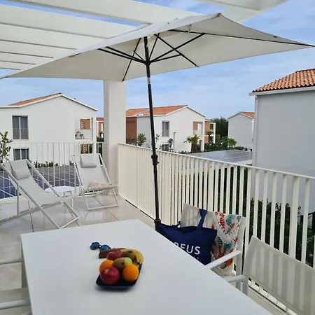 Apart-hotel Pareus 3*